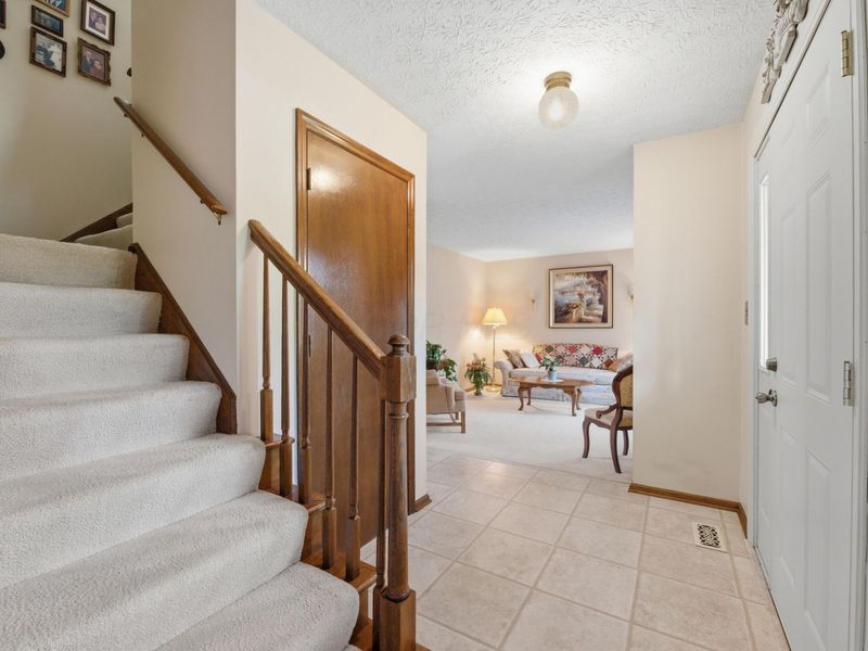 404 Knob Avenue , Reynoldsburg, OH 43068 Photo 2