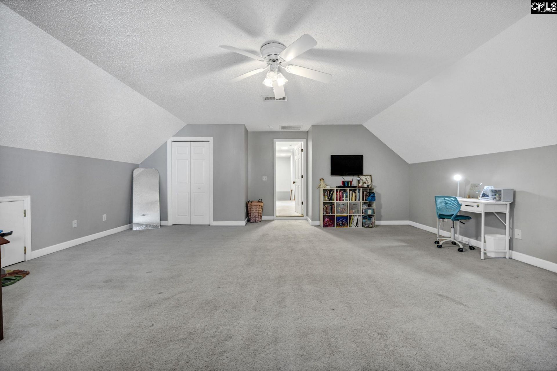 12 W Canterbury Court Photo 53