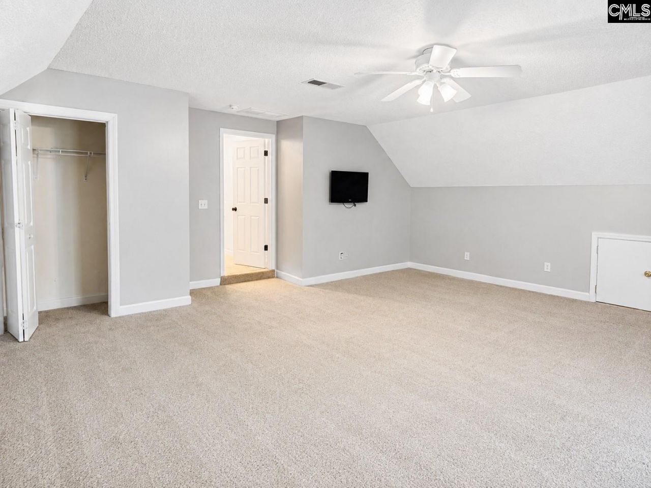 12 W Canterbury Court Photo 54