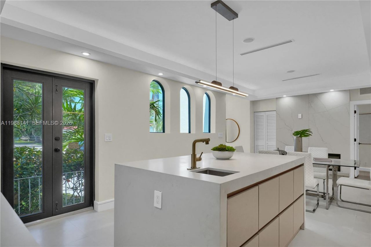 1108 Harrison St, Hollywood, FL 33019 Photo