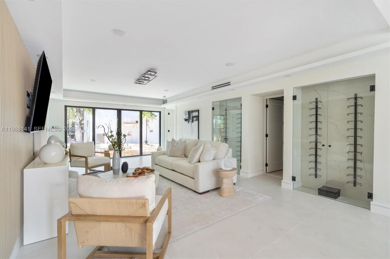 1108 Harrison St , Hollywood, FL 33019 Photo