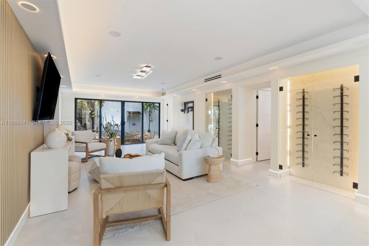 1108 Harrison St , Hollywood, FL 33019 Photo
