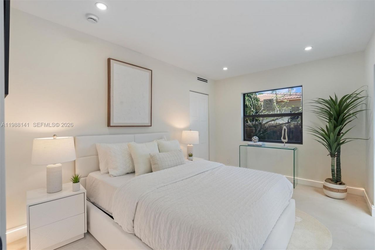 1108 Harrison St , Hollywood, FL 33019 Photo