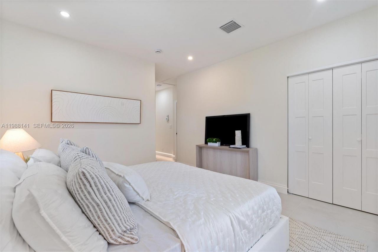 1108 Harrison St , Hollywood, FL 33019 Photo