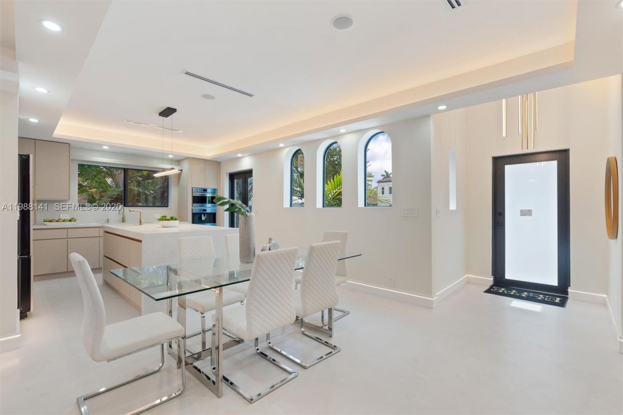 1108 Harrison St , Hollywood, FL 33019 Photo