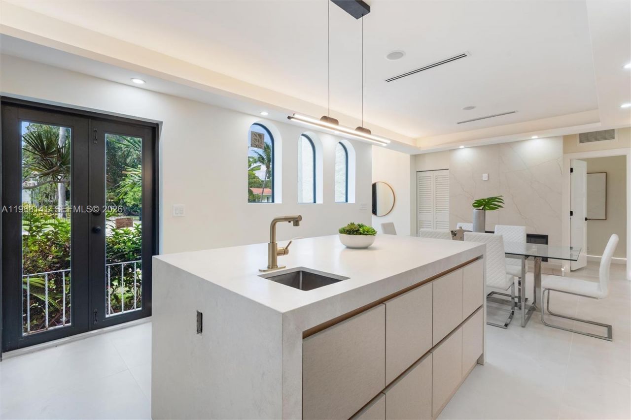 1108 Harrison St , Hollywood, FL 33019 Photo