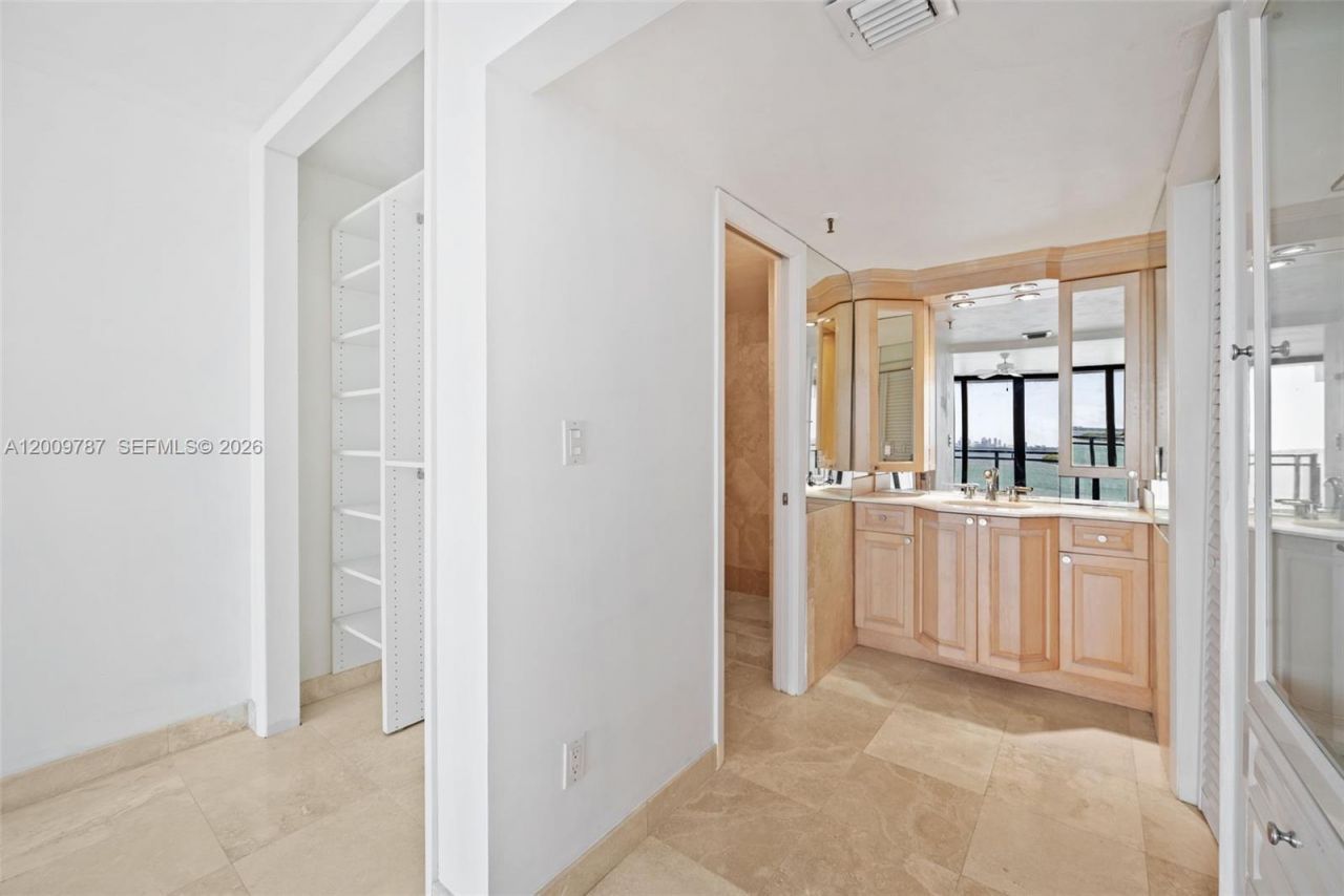 7751 NE Bayshore Ct, Unit 7B, Miami, FL 33138 Photo