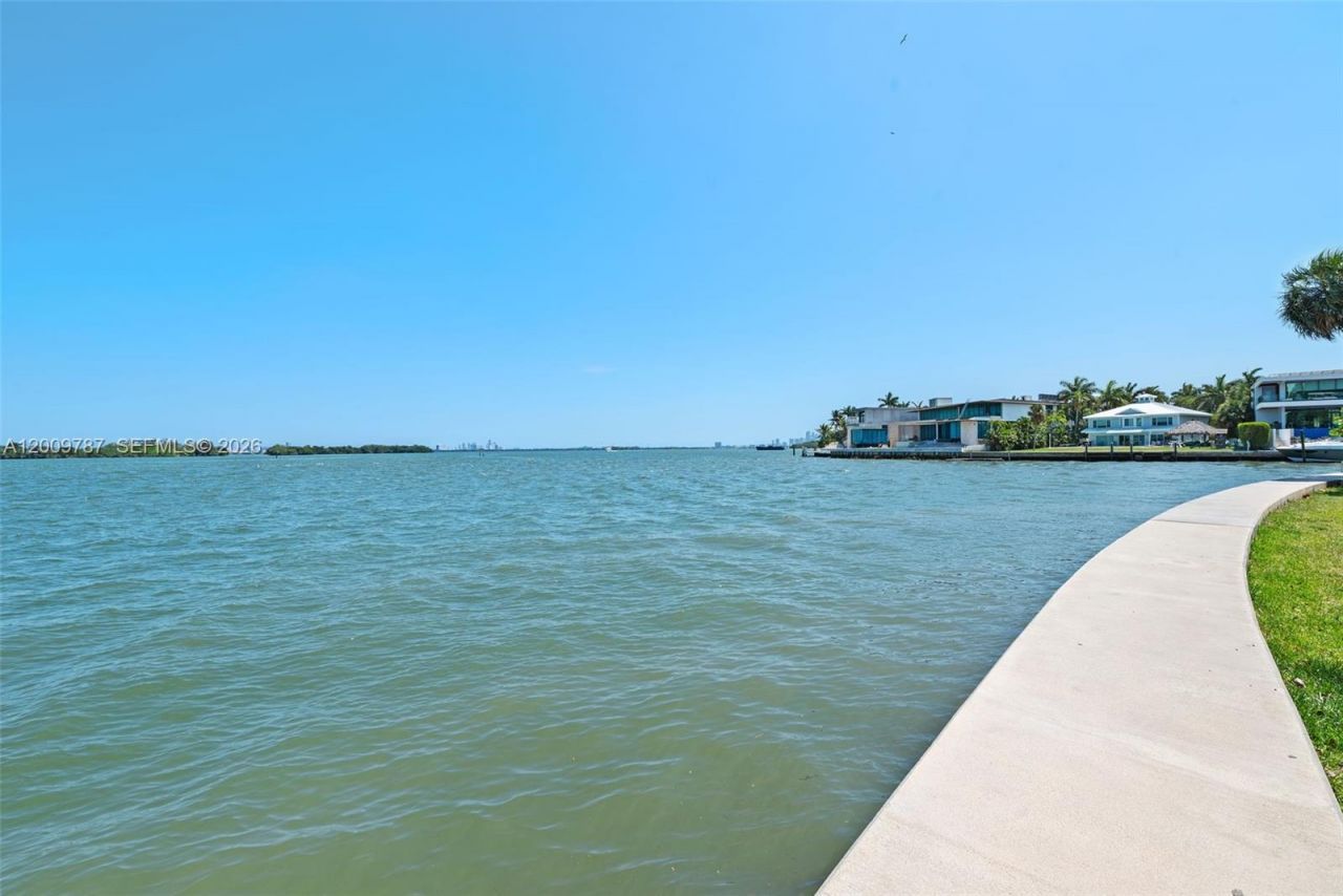 7751 NE Bayshore Ct, Unit 7B, Miami, FL 33138 Photo
