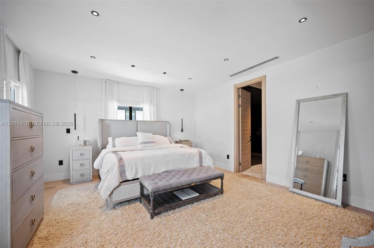 16431 NE 34th Ave , North Miami Beach, FL 33160 Photo