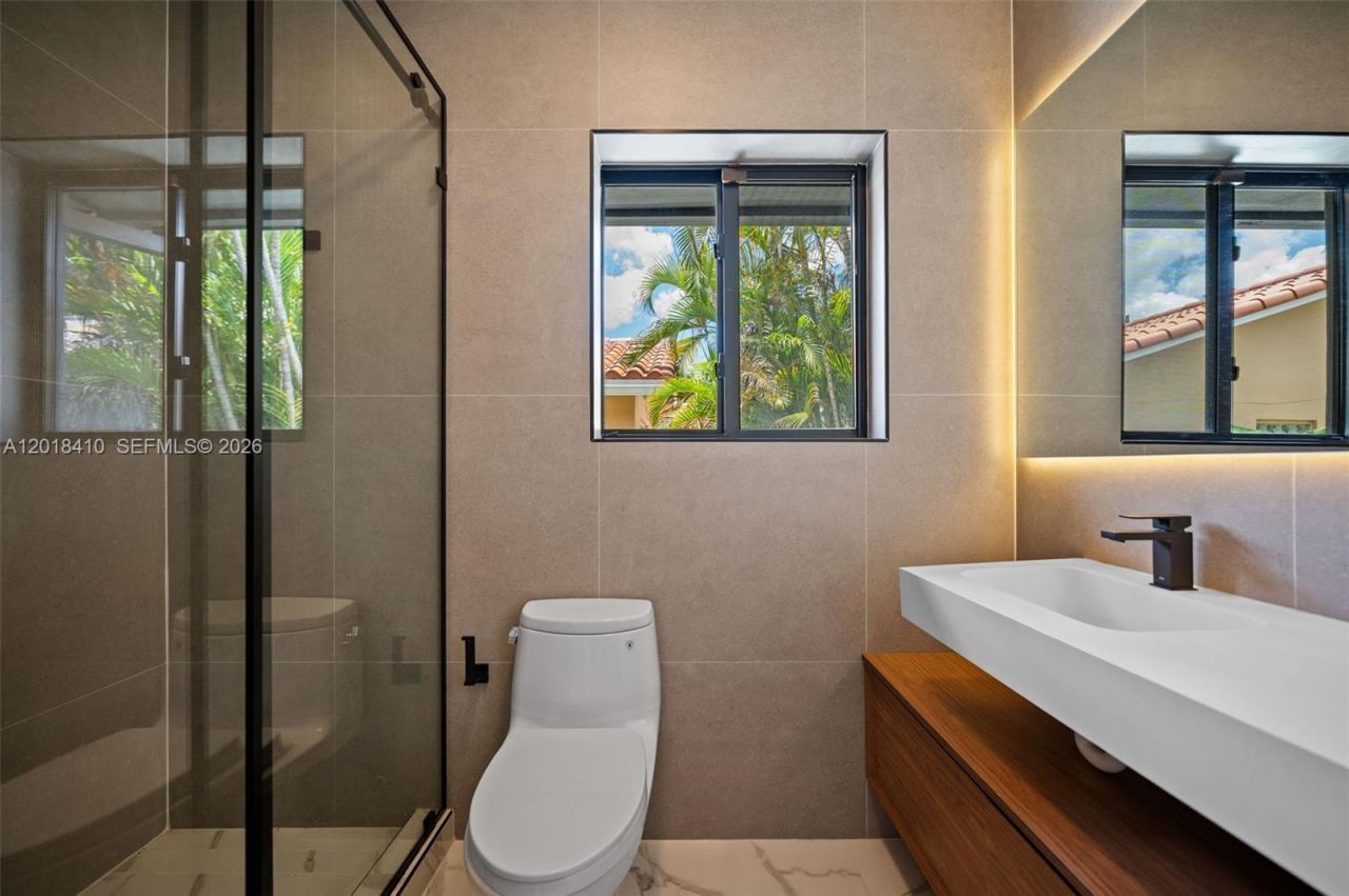 16431 NE 34th Ave , North Miami Beach, FL 33160 Photo
