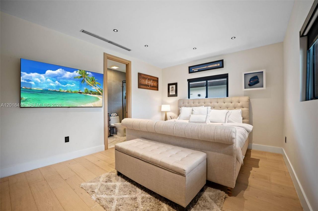 16431 NE 34th Ave , North Miami Beach, FL 33160 Photo