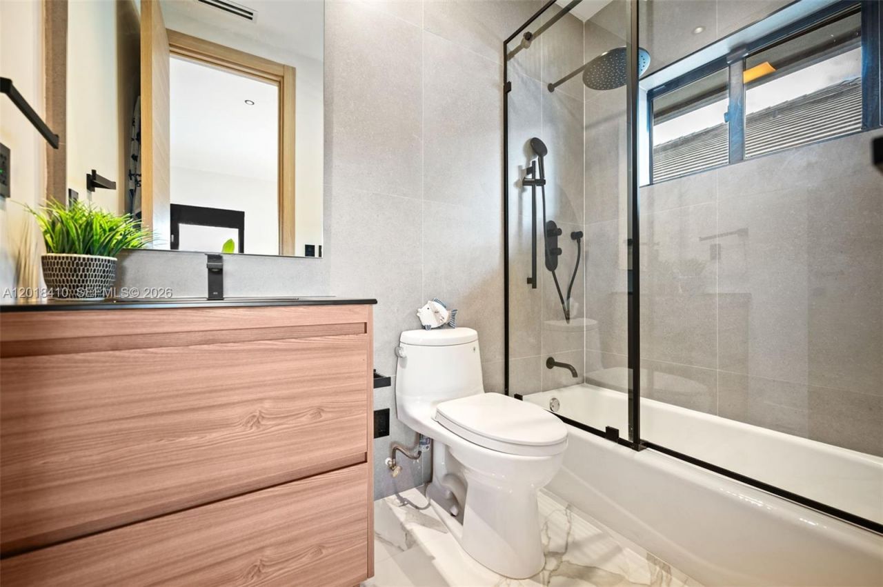 16431 NE 34th Ave , North Miami Beach, FL 33160 Photo
