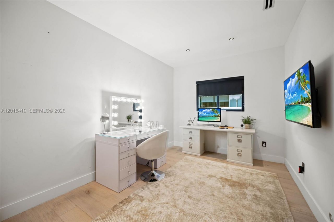16431 NE 34th Ave , North Miami Beach, FL 33160 Photo