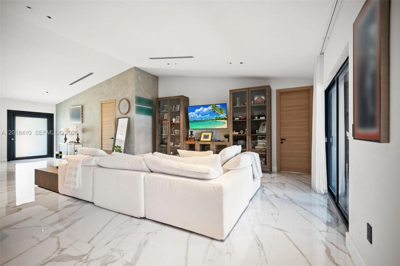 16431 NE 34th Ave, North Miami Beach, FL 33160 Photo