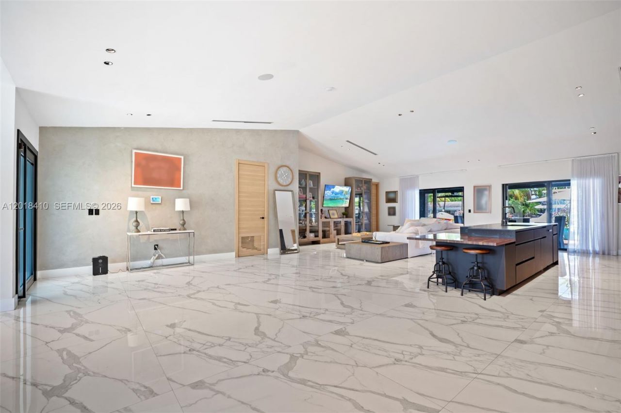 16431 NE 34th Ave, North Miami Beach, FL 33160 Photo