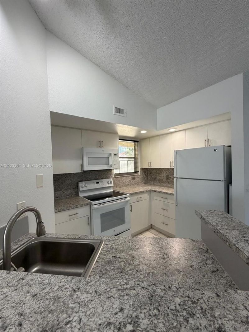12950 Vista Isles Dr , Unit 421, Sunrise, FL 33325 Photo