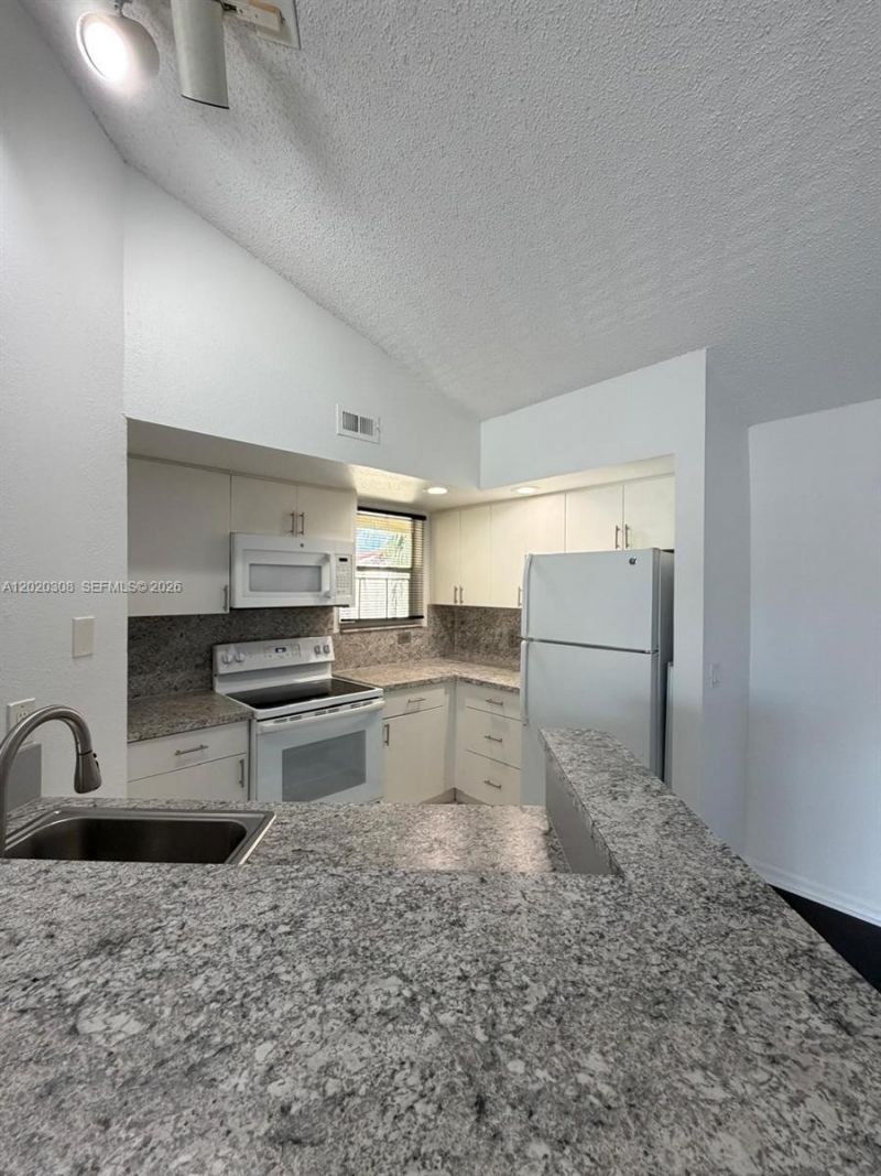 12950 Vista Isles Dr , Unit 421, Sunrise, FL 33325 Photo