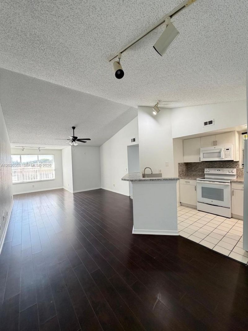 12950 Vista Isles Dr , Unit 421, Sunrise, FL 33325 Photo
