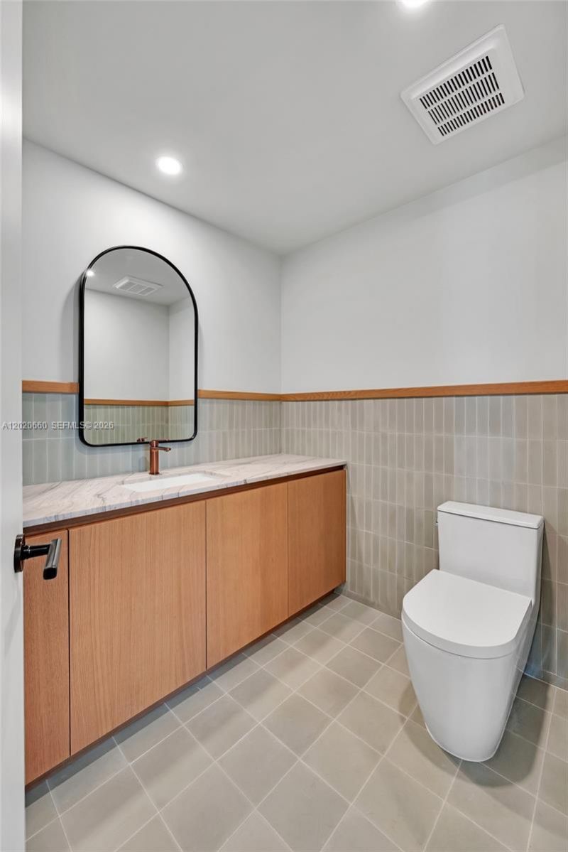 1176 97th St, Unit 704, Bay Harbor Islands, FL 33154 Photo