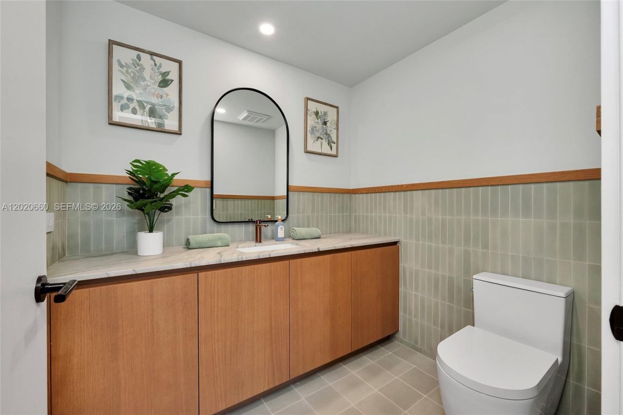 1176 97th St, Unit 704, Bay Harbor Islands, FL 33154 Photo