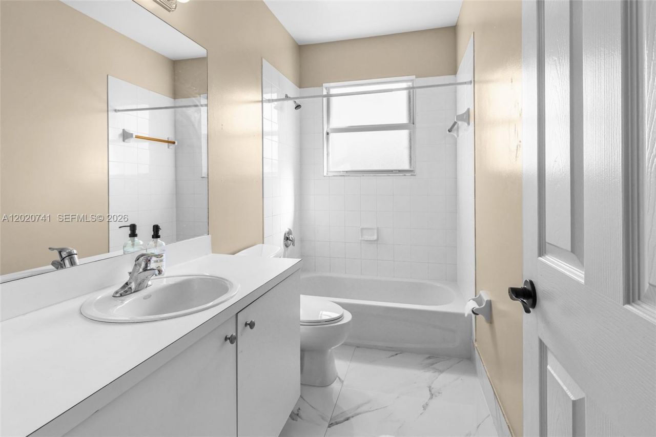 1595 NE 33rd Rd , Unit 110-3, Homestead, FL 33033 Photo