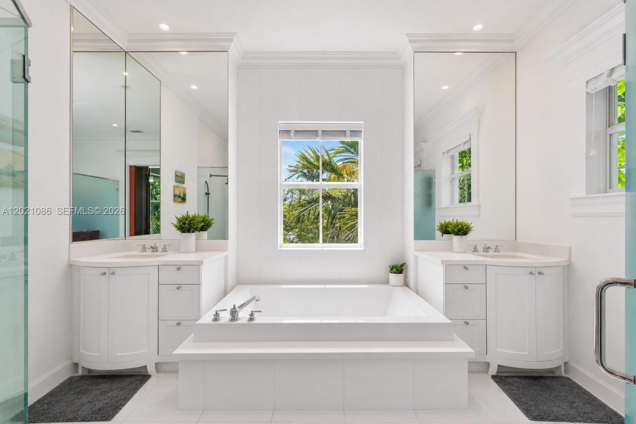 442 Ridgewood Rd , Key Biscayne, FL 33149 Photo
