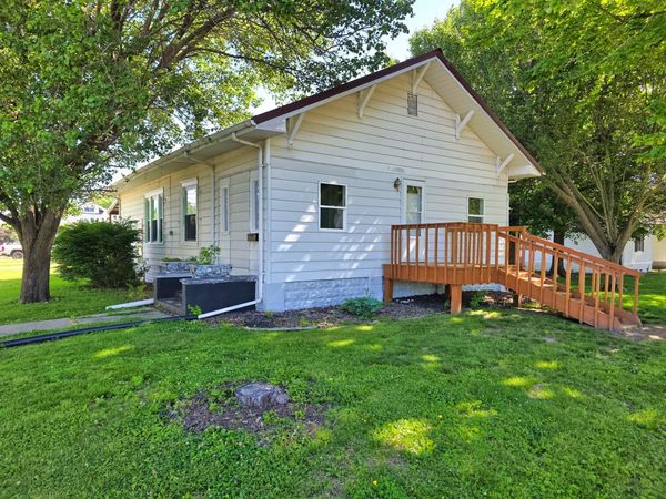 203 Fair Avenue , Flora, IL 62839