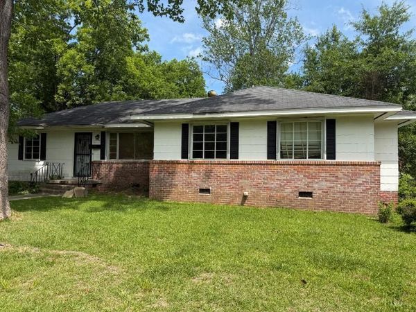 170 Meadow, Starkville, MS 39759