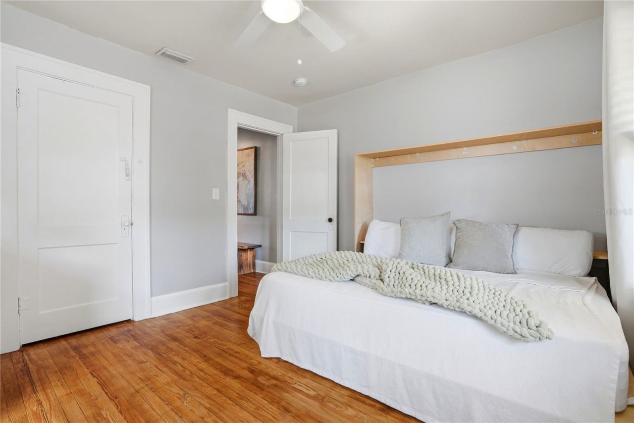 1011 14th Street N, Saint Petersburg, FL 33705 Photo