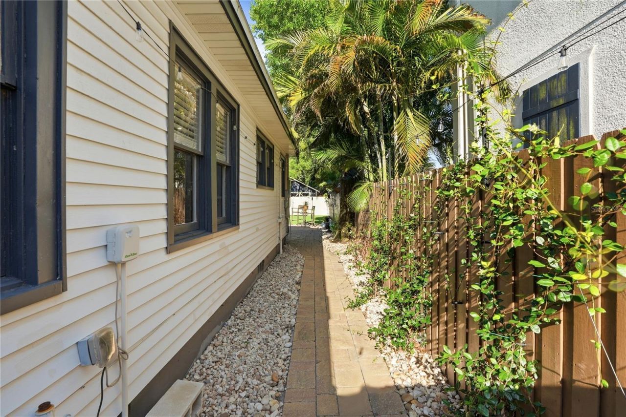 1011 14th Street N, Saint Petersburg, FL 33705 Photo
