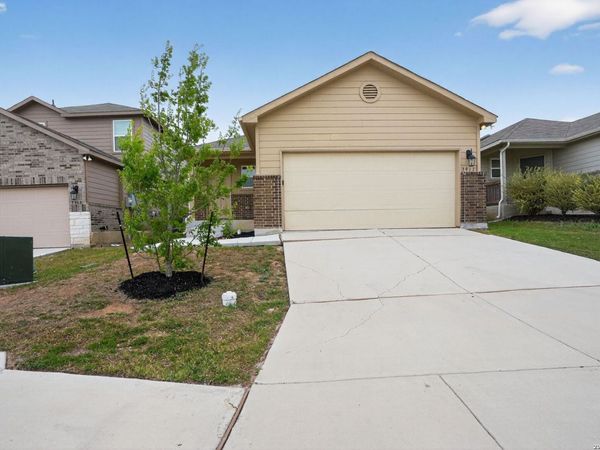 3917 ASHER ALY, St Hedwig, TX 78152