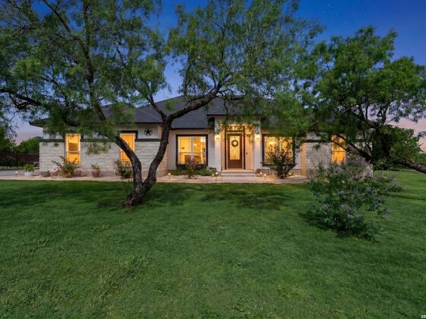 110 CR 3829, San Antonio, TX 78253