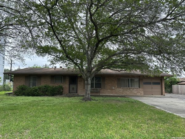 242 ZEPHYR DR, Windcrest, TX 78239
