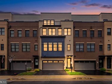 42464 MILDRED LANDING SQUARE, ASHBURN, VA 20148