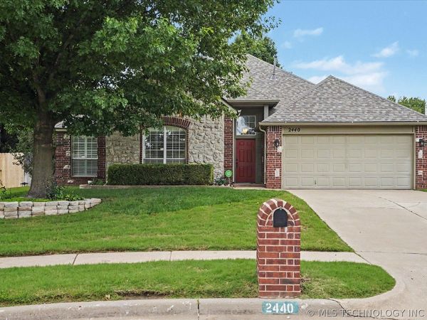 2440 S Redwood Avenue, Broken Arrow, OK 74012