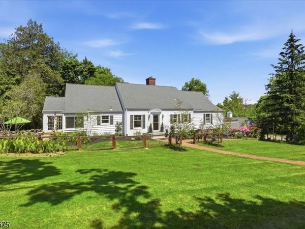 54 Blackberry Ln, Morris, NJ 07960