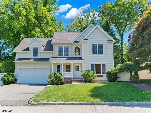 15 Woodrow Pl, West Caldwell, NJ 07006