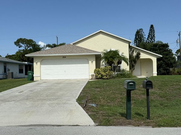 3014 SW Segovia Street, Port St. Lucie, FL 34953