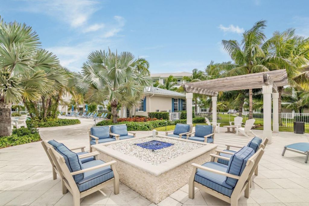 431 Bay Colony Drive N, Juno Beach, FL 33408 Photo