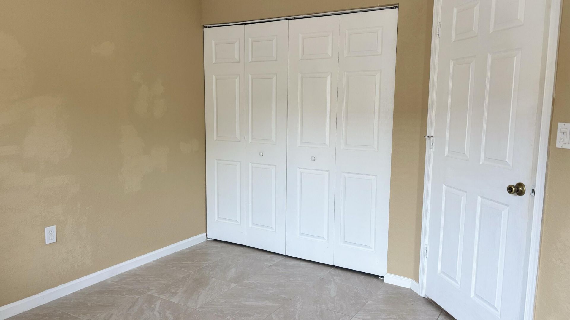 1103 Golden Lakes Boulevard, Unit 1011, West Palm Beach, FL 33411 Photo