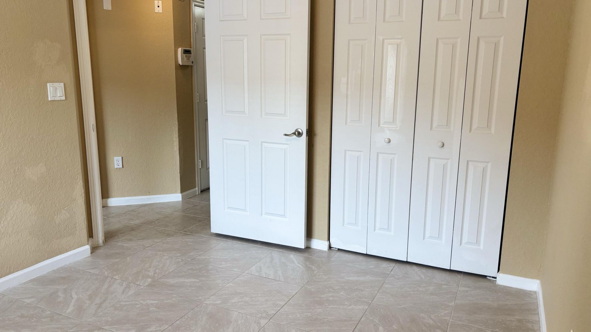 1103 Golden Lakes Boulevard, Unit 1011, West Palm Beach, FL 33411 Photo