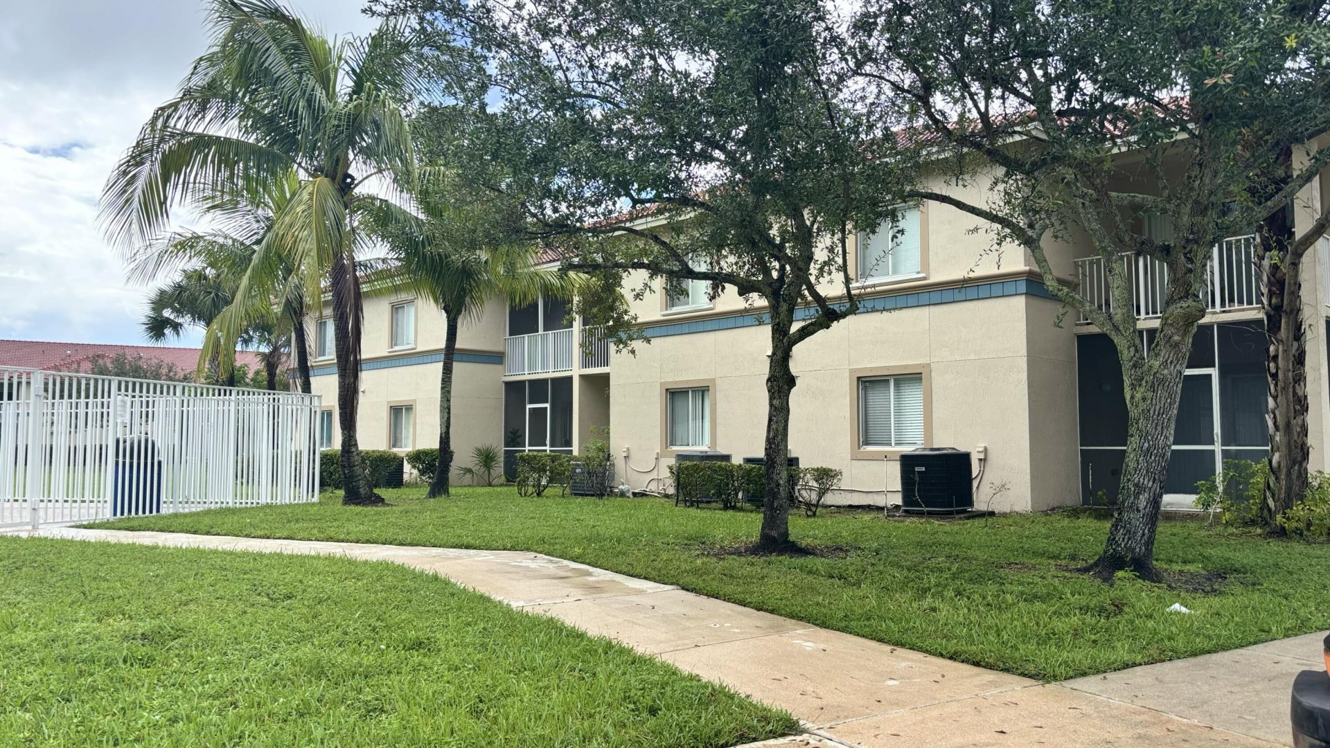 1103 Golden Lakes Boulevard, Unit 1011, West Palm Beach, FL 33411 Photo