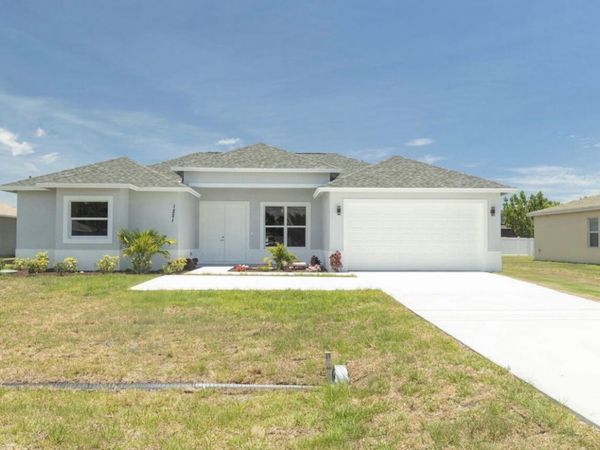 1221 SW Alcantarra Boulevard, Port St. Lucie, FL 34953