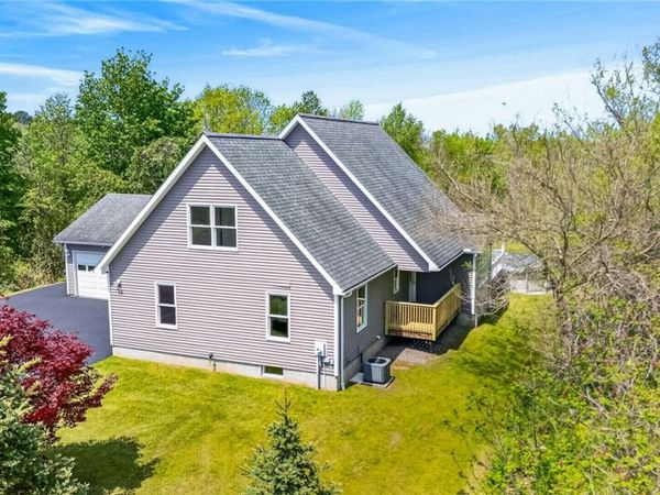 1157 Stafford Road , Palmyra, NY 14522