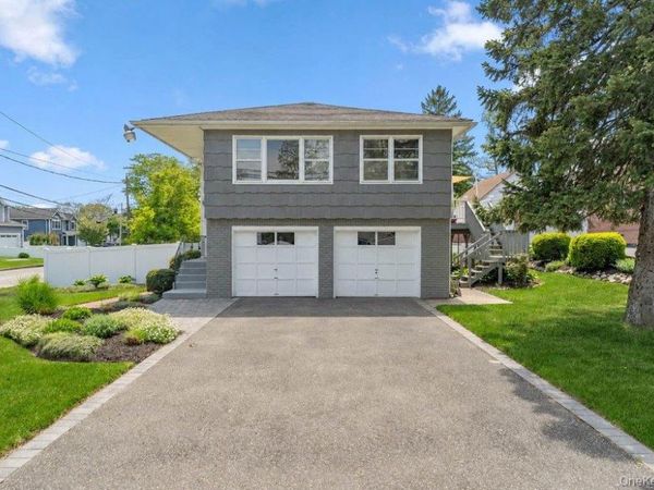 28 Satinwood Road , Bayville, NY 11709