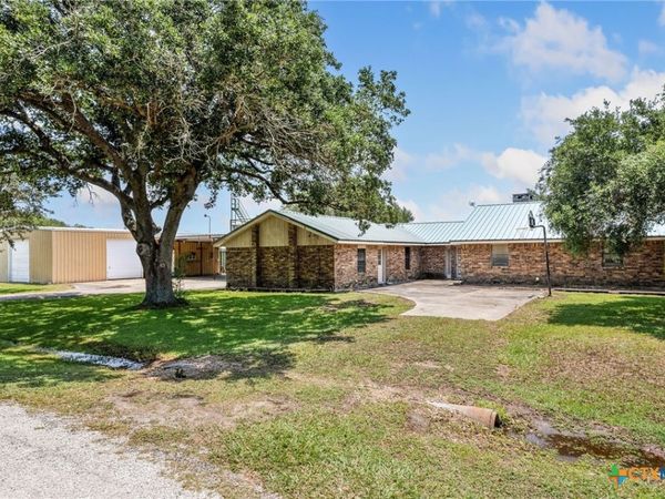 181 Pecan Drive , Port Lavaca, TX 77979