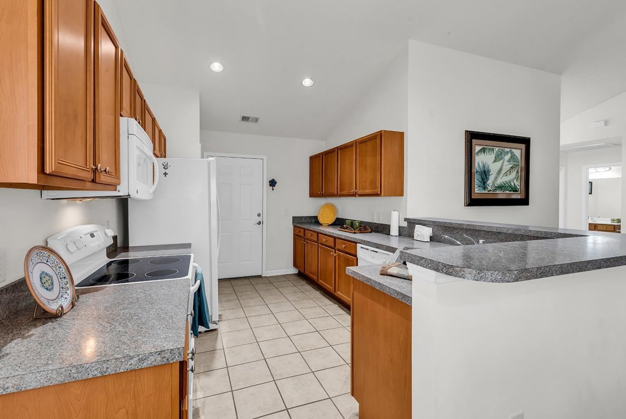 765 Riverward Dr.  Photo 6
