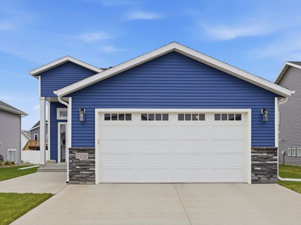 7252 26th Street S, Fargo, ND 58104