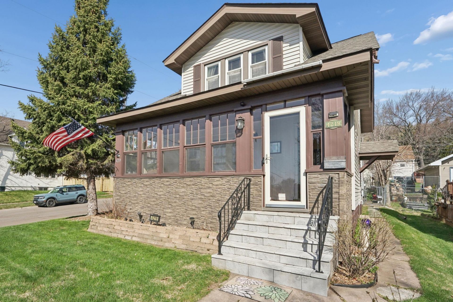 4219 W 8th Street , Duluth, MN 55807 Main Photo