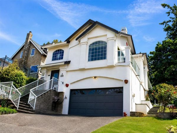 709 Luscombe Pl , Unit 2, Esquimalt, BC V9A 7L6